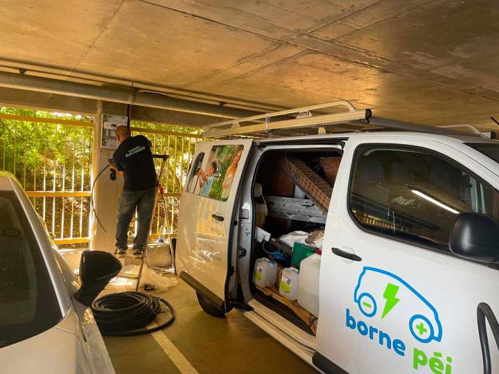 Installation de borne de recharge électrique à La Réunion