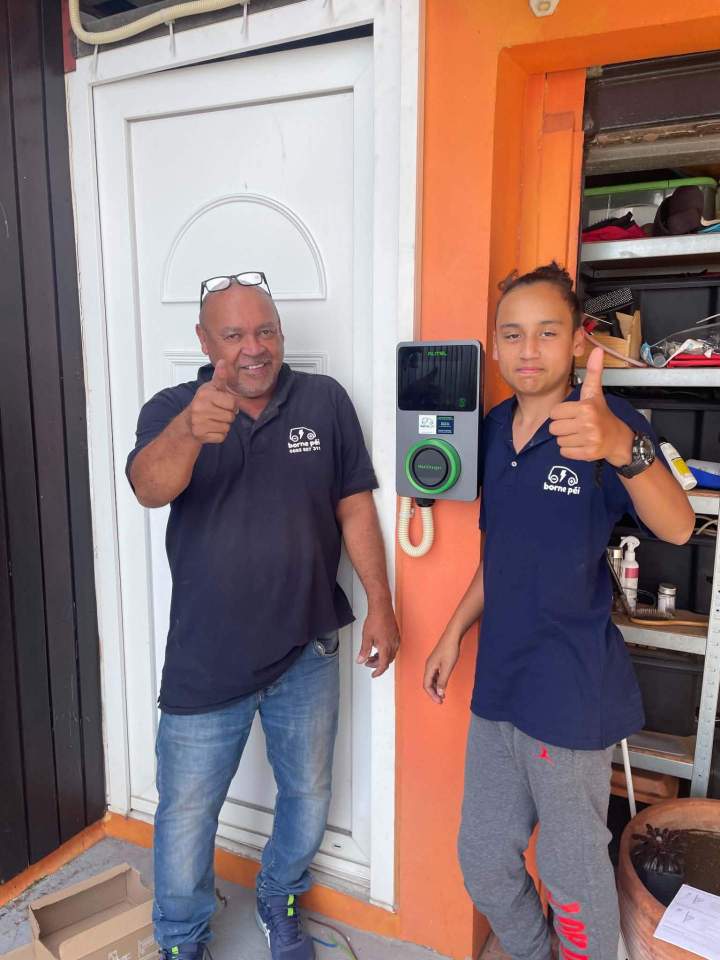 Pose de borne de recharge soignée La Réunion