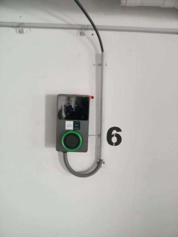 Borne de recharge bien posée La Réunion